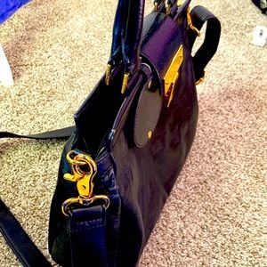 TORY BURCH black leather Holland Sachel crossbody/ shoulder handbag. Gently used